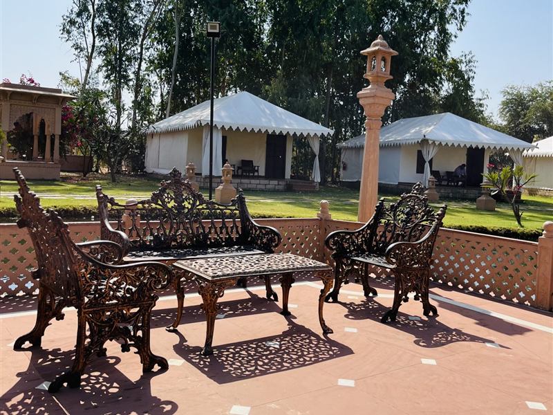 Iron & metal furniture